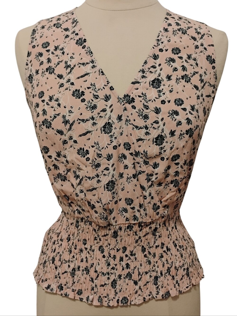 Chelsea28 Top Sleeveless Smocked Silky Pink Navy Floral Surplice V Neck XS